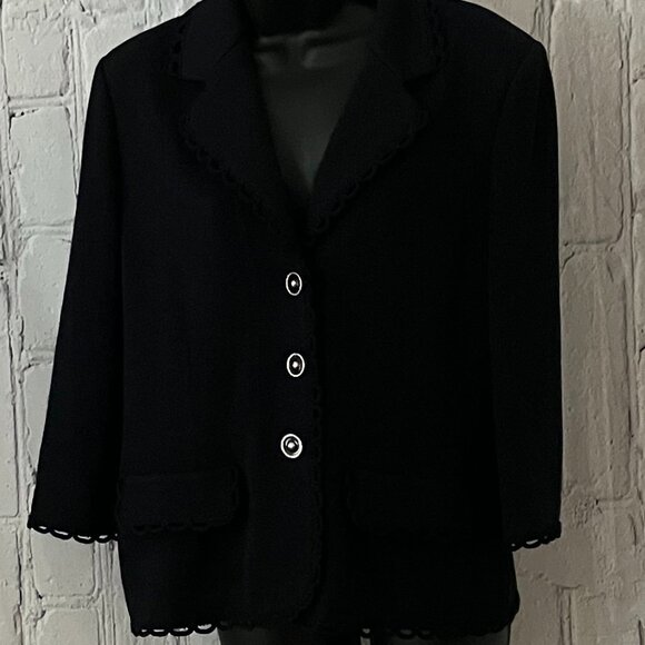 St. John Collection | Crochet Scallop Trim Jacket - Picture 6 of 16